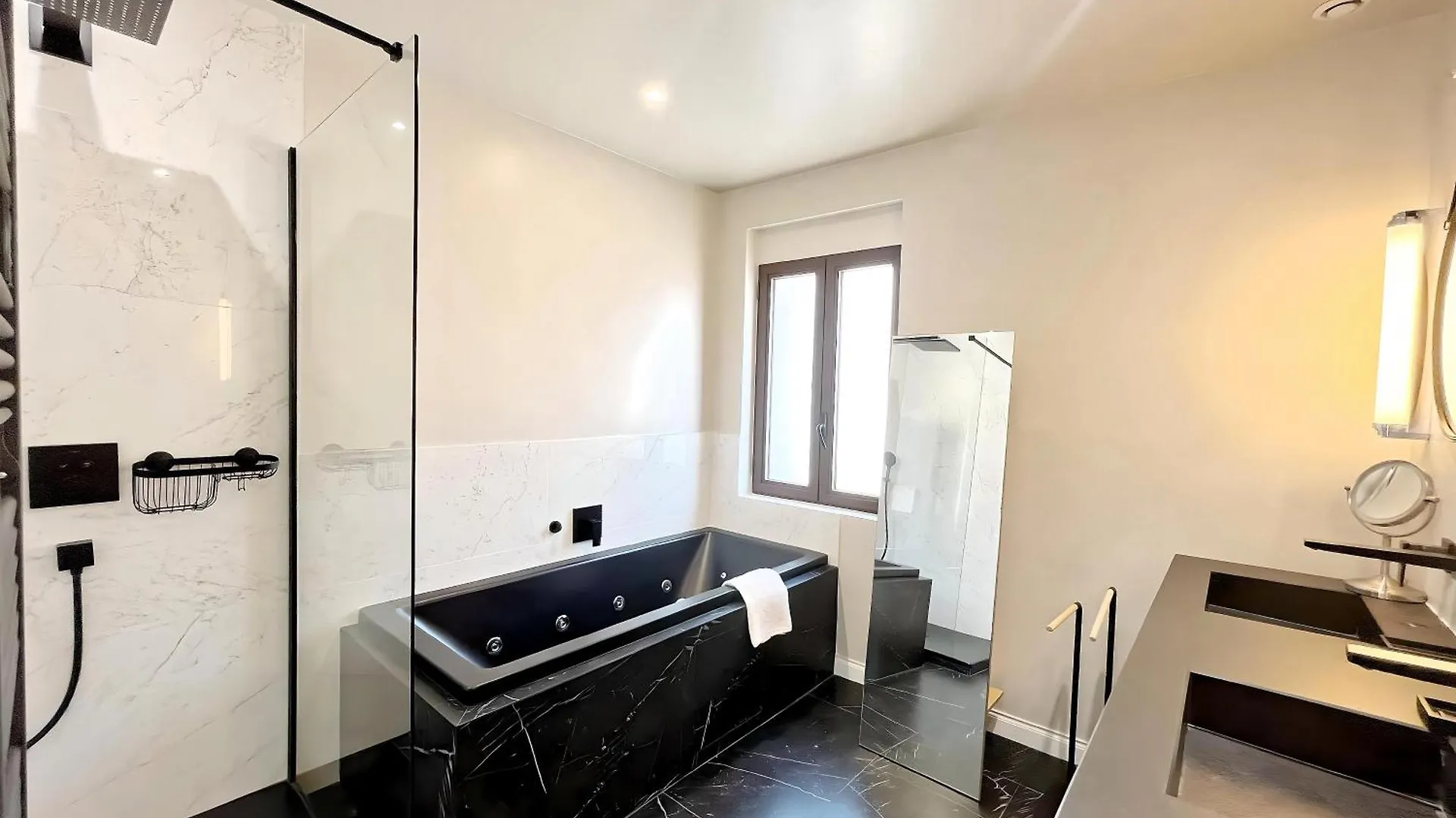 Villa Marsa - Cannes - On Beach